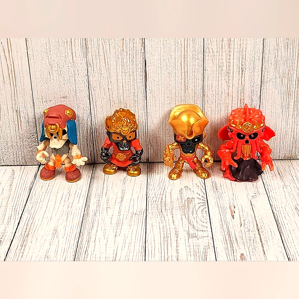 Treasure X - Pirate Sunken Gold Series - Lot of 6 Figures, Skeletons